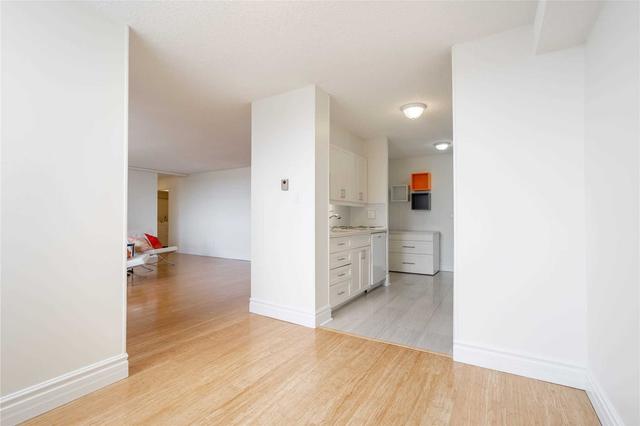 612 - 700 Dynes Rd, Condo with 3 bedrooms, 2 bathrooms and 1 parking in Burlington ON | Image 10