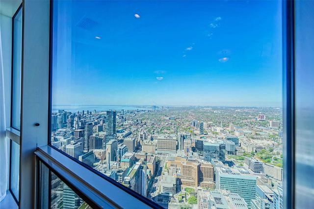 7712 - 388 Yonge St, Condo with 2 bedrooms, 2 bathrooms and 1 parking in Toronto ON | Image 9