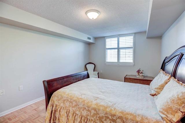 201 - 2502 Rutherford Rd, Condo with 2 bedrooms, 2 bathrooms and 1 parking in Vaughan ON | Image 5