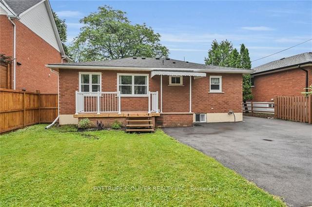110 Deschene Ave, House detached with 2 bedrooms, 2 bathrooms and 6 parking in Hamilton ON | Image 15