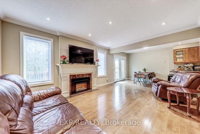 46 Starspray Blvd, House detached with 3 bedrooms, 4 bathrooms and 6 parking in Toronto ON | Image 10