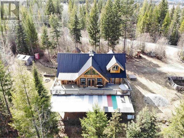 1686 Brennen Road, House detached with 3 bedrooms, 3 bathrooms and null parking in Cariboo B BC | Image 2