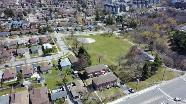 1041 Birchmount Rd, House detached with 9 bedrooms, 14 bathrooms and 16 parking in Toronto ON | Image 17