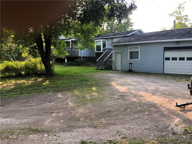 282 Lennon Road, House detached with 2 bedrooms, 1 bathrooms and 6 parking in Rideau Lakes ON | Image 2