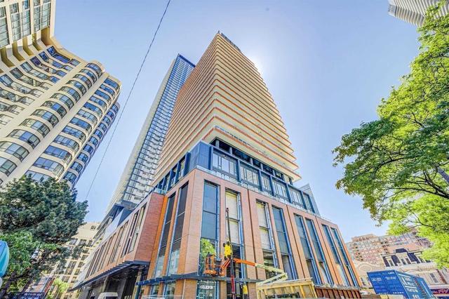 812 - 501 Yonge St, Condo with 3 bedrooms, 2 bathrooms and 1 parking in Toronto ON | Image 1