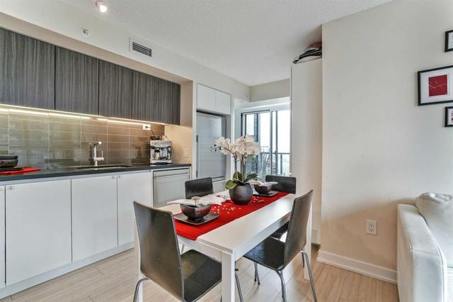 806 - 85 Queens Wharf Rd, Condo with 3 bedrooms, 2 bathrooms and 1 parking in Toronto ON | Image 8
