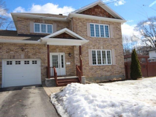 859 Ivanhoe Ave, House semidetached with 3 bedrooms, 3 bathrooms and 3 parking in Ottawa ON | Image 1