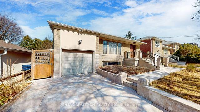 266 Park Home Ave, House detached with 3 bedrooms, 3 bathrooms and 5 parking in Toronto ON | Image 12