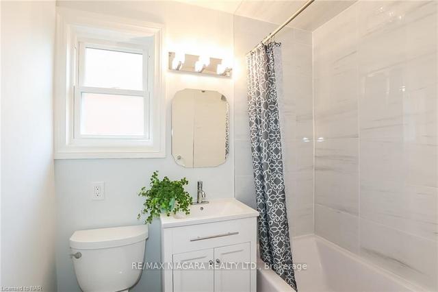 261 Vine St, House detached with 3 bedrooms, 2 bathrooms and 5 parking in St. Catharines ON | Image 10