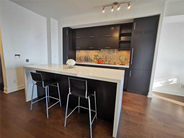 2405 - 65 St Mary St, Condo with 2 bedrooms, 1 bathrooms and 1 parking in Toronto ON | Image 13