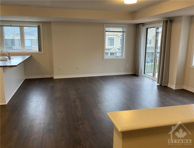 273 Zenith Private, House attached with 3 bedrooms, 2 bathrooms and 2 parking in Ottawa ON | Image 2