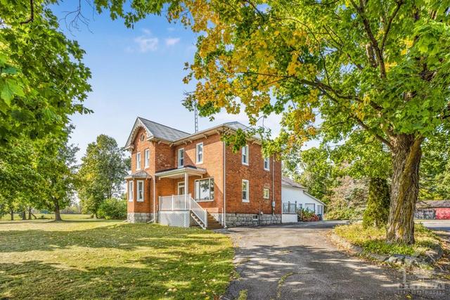 1167 Alfred Concession 5 Road, House detached with 4 bedrooms, 2 bathrooms and 12 parking in Alfred and Plantagenet ON | Image 1