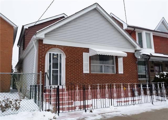 170 Lambton Ave, House detached with 3 bedrooms, 2 bathrooms and null parking in Toronto ON | Image 2