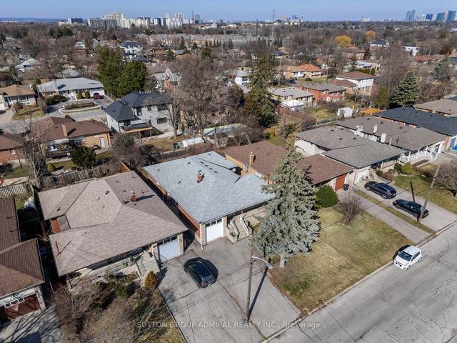 162 Searle Ave, House detached with 4 bedrooms, 3 bathrooms and 5 parking in Toronto ON | Image 6