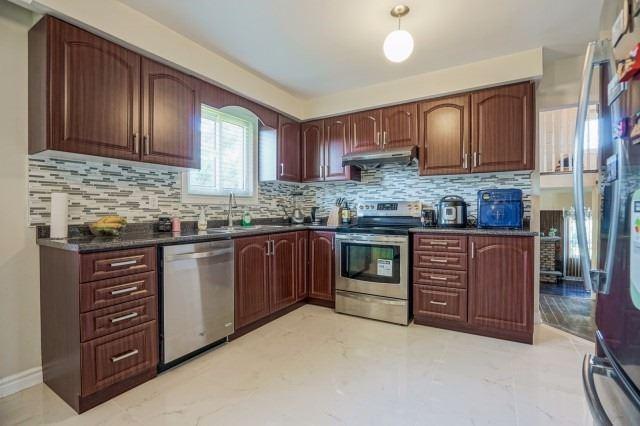 34 St Paschal Crt, House semidetached with 3 bedrooms, 3 bathrooms and 2 parking in Toronto ON | Image 20