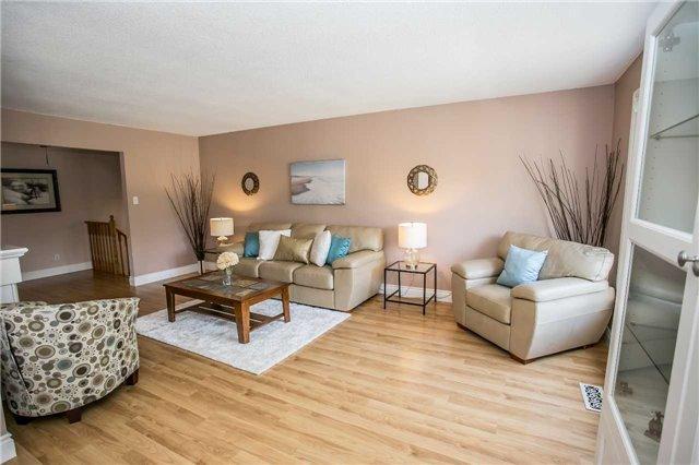 2892 Oslo Cres, House detached with 3 bedrooms, 3 bathrooms and 2 parking in Mississauga ON | Image 6