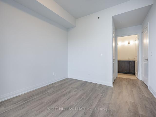 401 - 10 Meadowglen Pl, Condo with 3 bedrooms, 2 bathrooms and 1 parking in Toronto ON | Image 7