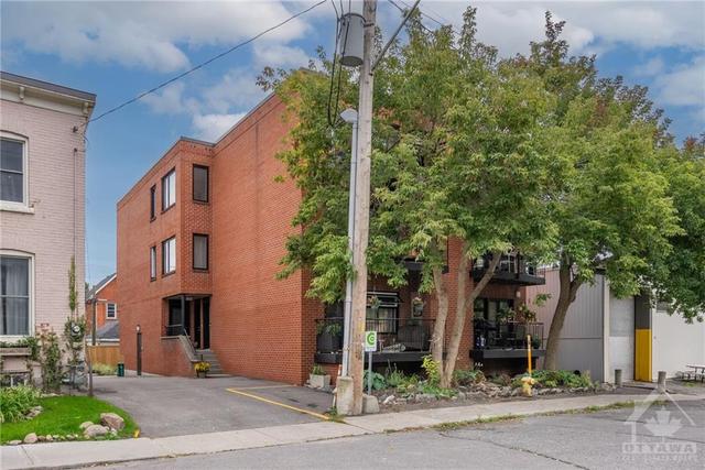 b - 148 Elm Street, House attached with 2 bedrooms, 3 bathrooms and 1 parking in Ottawa ON | Image 1