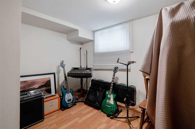 134 East 25th St, House detached with 2 bedrooms, 2 bathrooms and 4 parking in Hamilton ON | Image 24