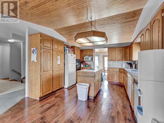915 7 Street Se, House detached with 4 bedrooms, 3 bathrooms and 2 parking in Redcliff AB | Image 7
