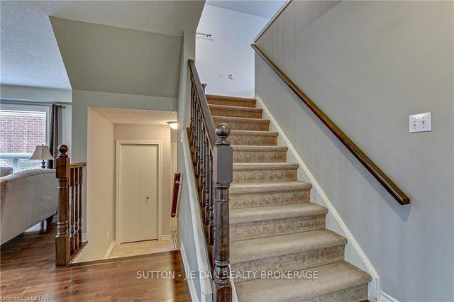 853 Mapleridge St, House detached with 3 bedrooms, 3 bathrooms and 4 parking in London ON | Image 4