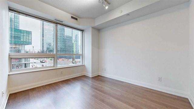 202 - 2 Anndale Dr, Condo with 2 bedrooms, 2 bathrooms and 1 parking in Toronto ON | Image 11