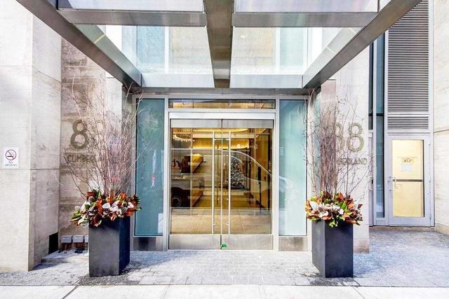 404 - 88 Cumberland St, Condo with 2 bedrooms, 2 bathrooms and 1 parking in Toronto ON | Image 12