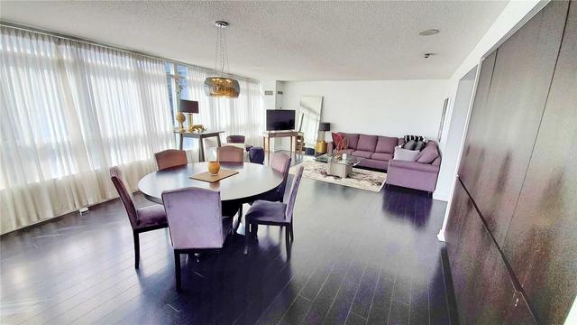 712 - 10 Capreol Crt, Condo with 3 bedrooms, 2 bathrooms and 1 parking in Toronto ON | Image 11
