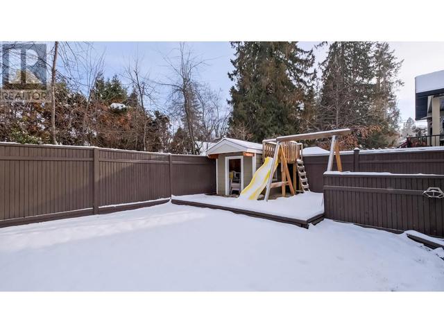 864 Small Court, House detached with 6 bedrooms, 3 bathrooms and 2 parking in Kelowna BC | Image 43