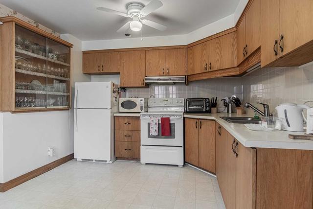 20 Kenora Cres, House detached with 3 bedrooms, 2 bathrooms and 14 parking in Toronto ON | Image 3