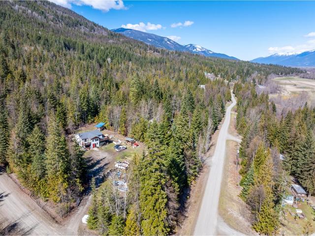 853 Birchmont Drive, House detached with 4 bedrooms, 2 bathrooms and null parking in Central Kootenay C BC | Image 40