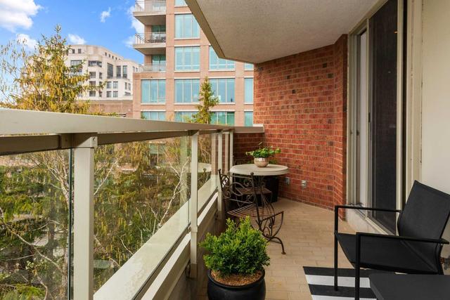 ph 2 - 2 Lynwood Ave, Condo with 2 bedrooms, 4 bathrooms and 3 parking in Toronto ON | Image 3