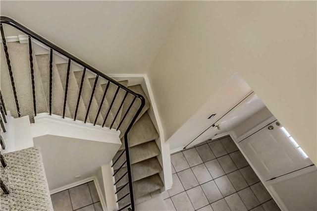 22 Enmount Dr, Townhouse with 3 bedrooms, 2 bathrooms and 1 parking in Brampton ON | Image 5