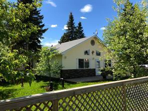 513 Lakeshore Drive E, House detached with 2 bedrooms, 1 bathrooms and 1 parking in Wetaskiwin County No. 10 AB | Image 1