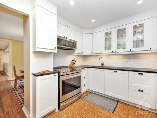 406 - 373 Laurier Avenue E, Condo with 3 bedrooms, 2 bathrooms and 1 parking in Ottawa ON | Image 14