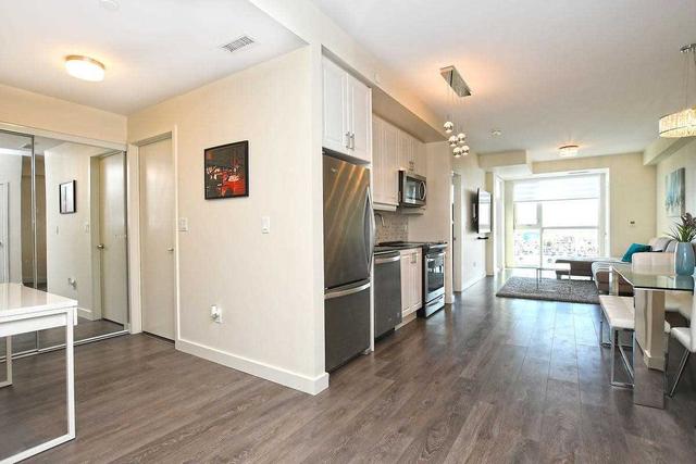 401 - 210 Sabina Dr, Condo with 1 bedrooms, 1 bathrooms and 1 parking in Oakville ON | Image 2