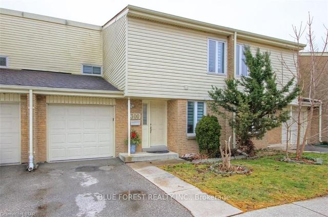 300 - 700 Osgoode Dr, House attached with 3 bedrooms, 2 bathrooms and 2 parking in London ON | Image 1