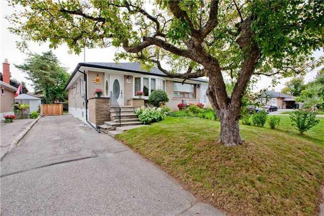 18 Freeborn Cres, House semidetached with 3 bedrooms, 2 bathrooms and 6 parking in Toronto ON | Image 1