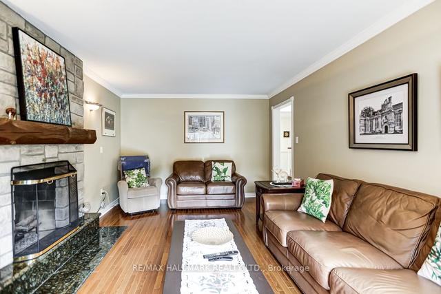 43 Meyer Circ, House detached with 4 bedrooms, 3 bathrooms and 6 parking in Markham ON | Image 2