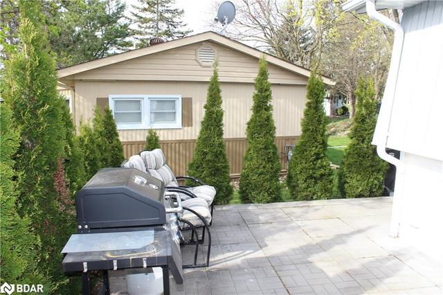 9 Hawthorne Drive, House detached with 2 bedrooms, 1 bathrooms and 2 parking in Innisfil ON | Image 19