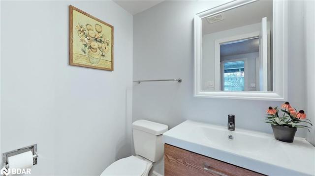 79 Scott Crescent, House attached with 4 bedrooms, 1 bathrooms and 3 parking in Barrie ON | Image 4
