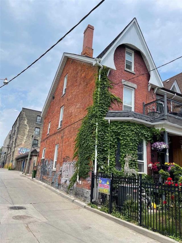 12 Grange Ave, House semidetached with 9 bedrooms, 8 bathrooms and 1 parking in Toronto ON | Image 8
