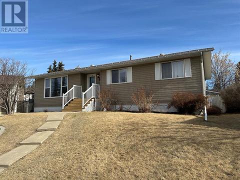 80 Chickadee Drive, House detached with 5 bedrooms, 2 bathrooms and 10 parking in Whitecourt AB | Card Image