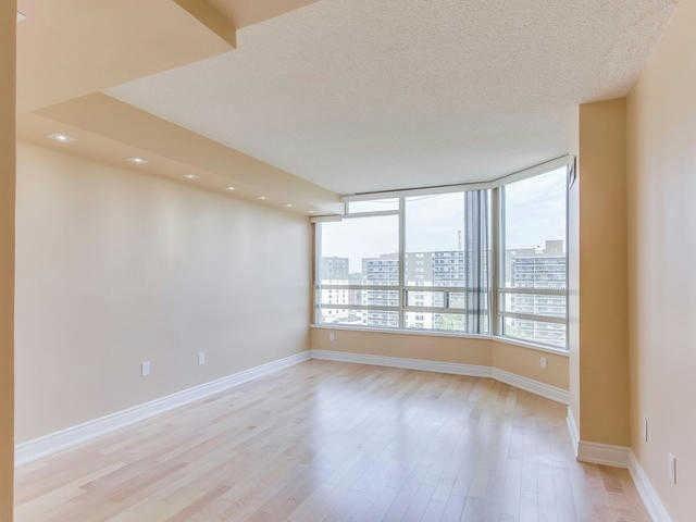 1001 - 75 King St E, Condo with 2 bedrooms, 2 bathrooms and 1 parking in Mississauga ON | Image 11