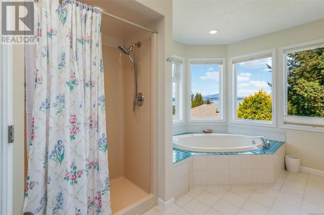 3285 Dolphin Dr, House detached with 4 bedrooms, 3 bathrooms and 6 parking in Nanaimo E BC | Image 35