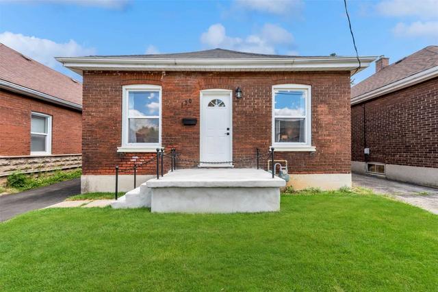 130 Superior St, House detached with 2 bedrooms, 1 bathrooms and 3 parking in Brantford ON | Image 1