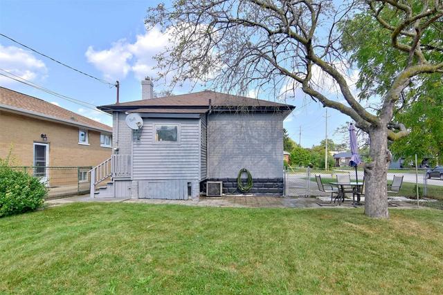 1391 Janette Ave, House detached with 2 bedrooms, 2 bathrooms and 3 parking in Windsor ON | Image 25
