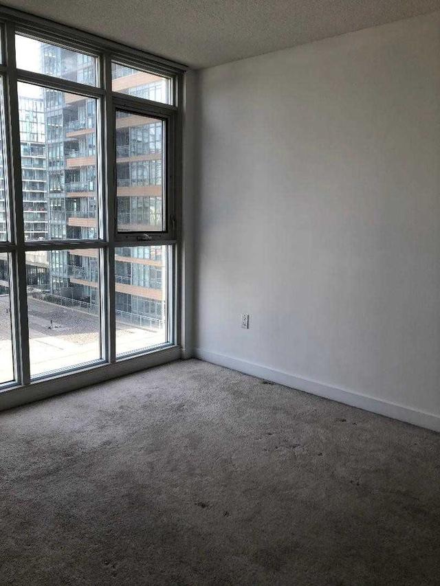 1603 - 15 Iceboat Terr, Condo with 1 bedrooms, 1 bathrooms and 1 parking in Toronto ON | Image 2