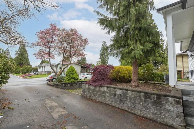1861 Suffolk Avenue, House detached with 5 bedrooms, 3 bathrooms and null parking in Port Coquitlam BC | Image 4