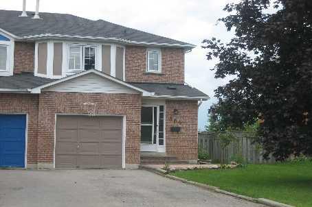 863 Clancey Cres, House attached with 3 bedrooms, 3 bathrooms and 2 parking in Newmarket ON | Image 1